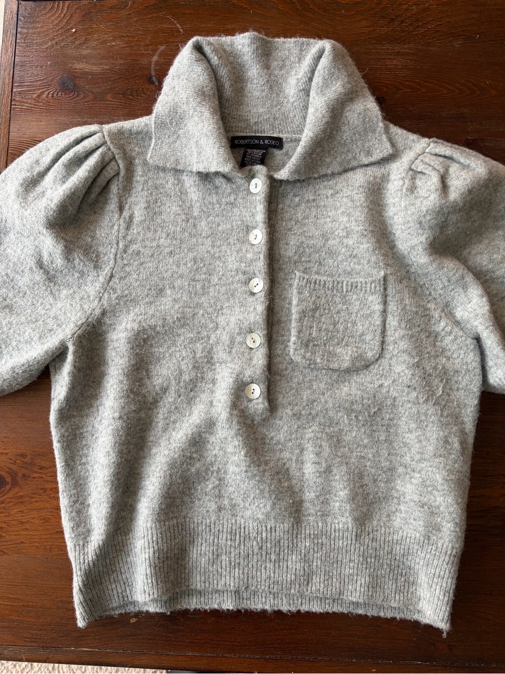Short sleeve sweater